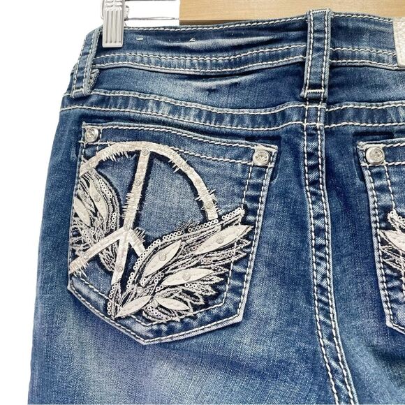 Miss Me Mid Rise Capri Straight Leg Jeans Medium Wash Peace Sign Crops Size 28 - Picture 4 of 13